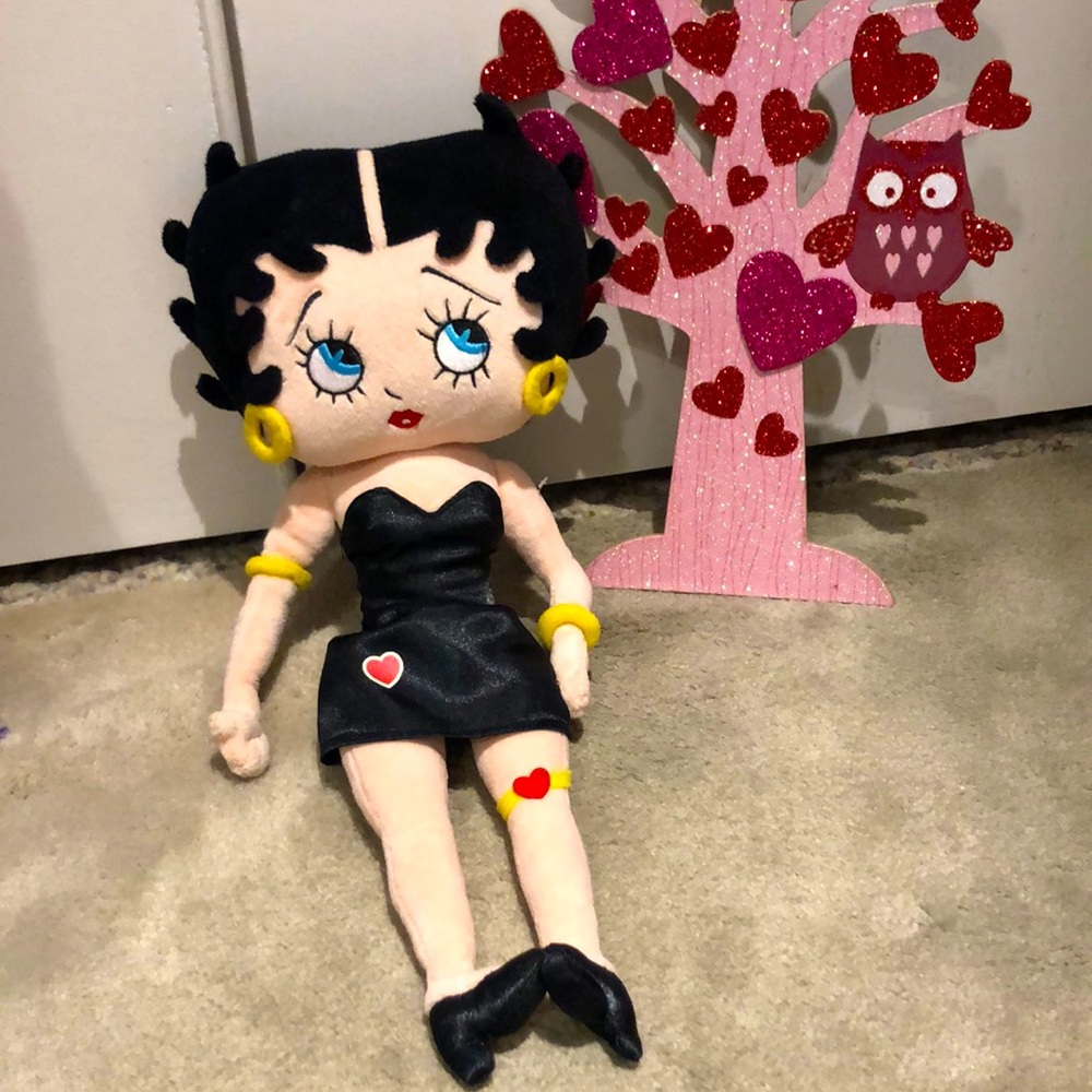 Betty Boop doll— America’s sweetheart Wearing a black mini cocktail dress - Picture 2 of 7